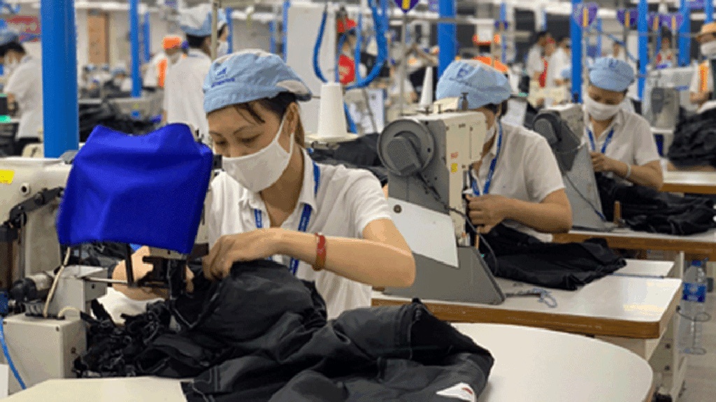 Chính phủ Việt Nam dành số tiền 26.000 tỉ đồng hỗ trợ người lao động và doanh nghiệp bị ảnh hưởng bởi dịch bệnh. (Nguồn ảnh: thanhnien.vn)